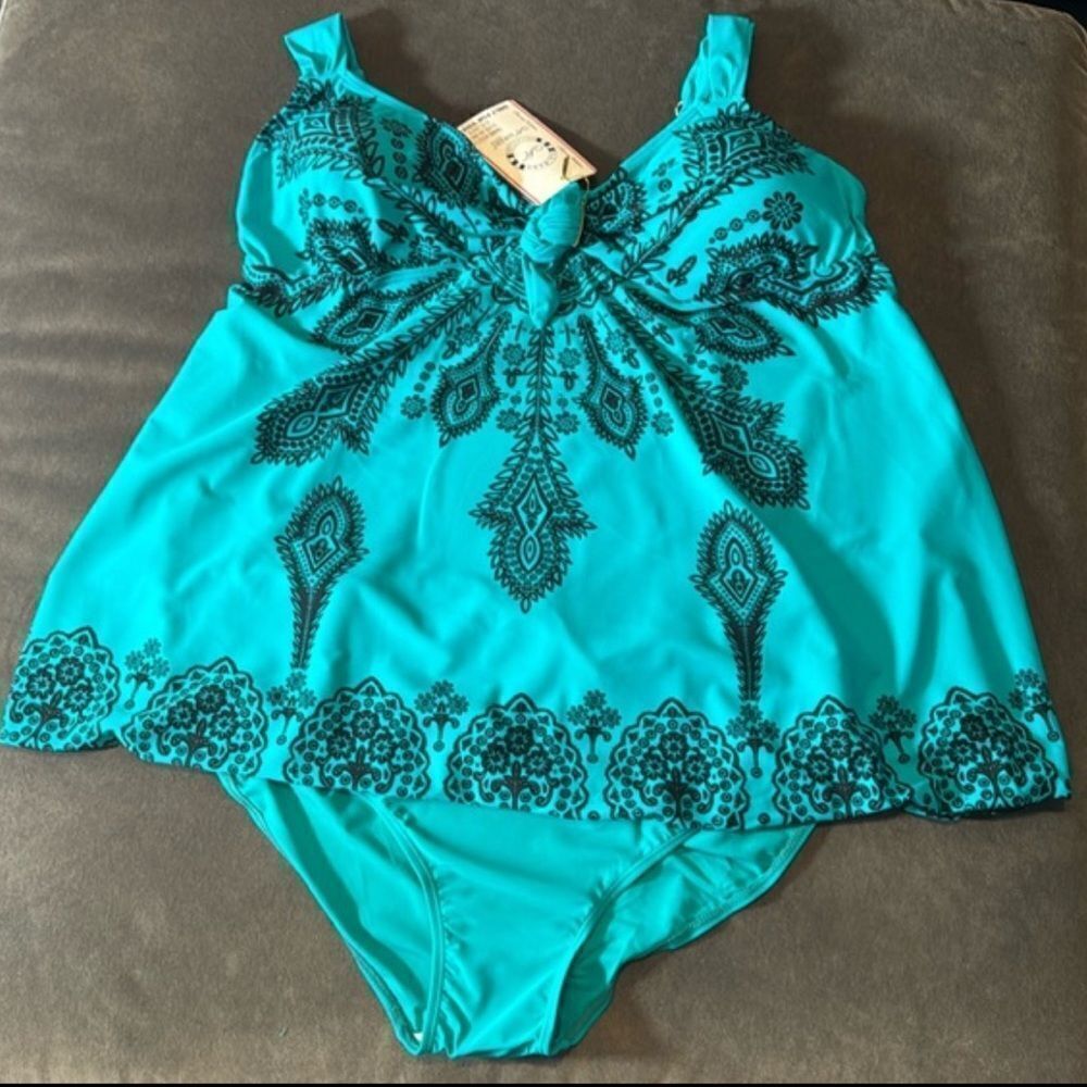 Women’s 2 Piece Plus Sized Swimsuit Tankini Adjustable Straps Size 24 NWT
